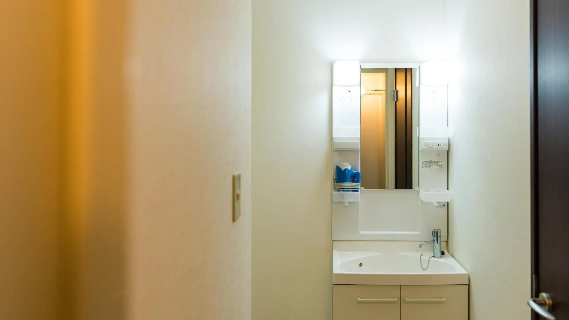 Wings Lodge Osaka 0*,  Japan
