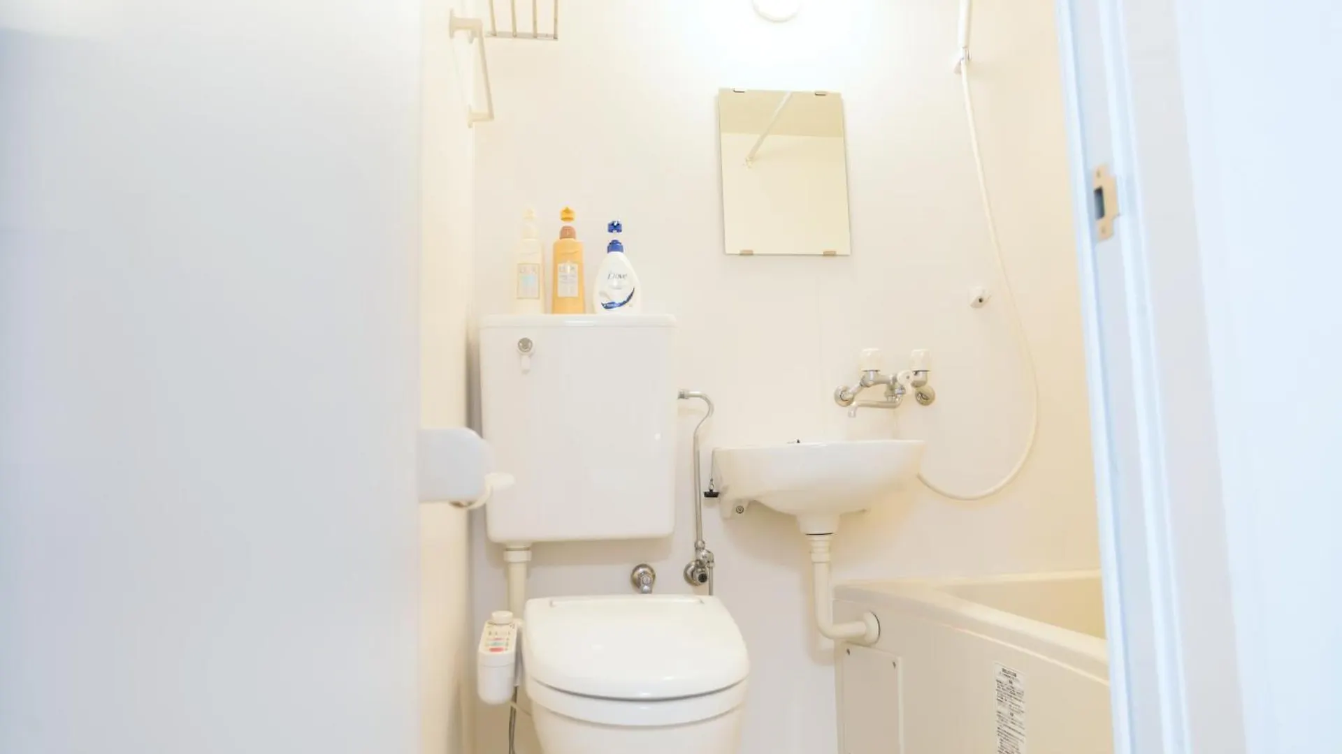 Wings Lodge Osaka 0*,
