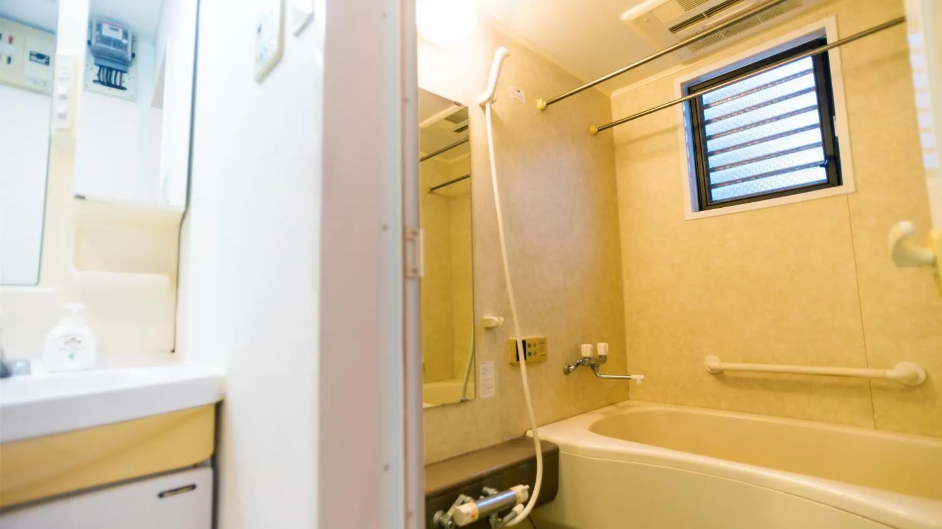 Apartment Wings Lodge Osaka