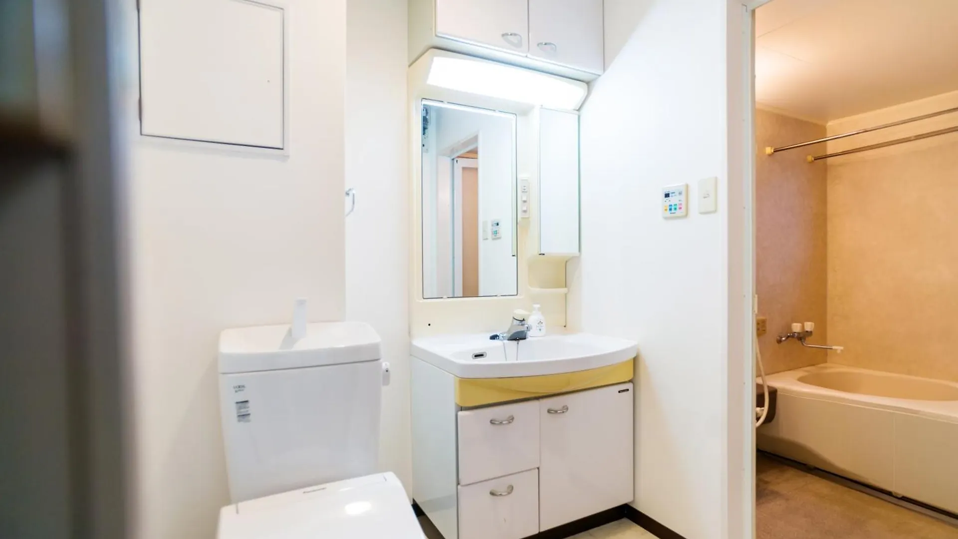 Wings Lodge Osaka Apartment