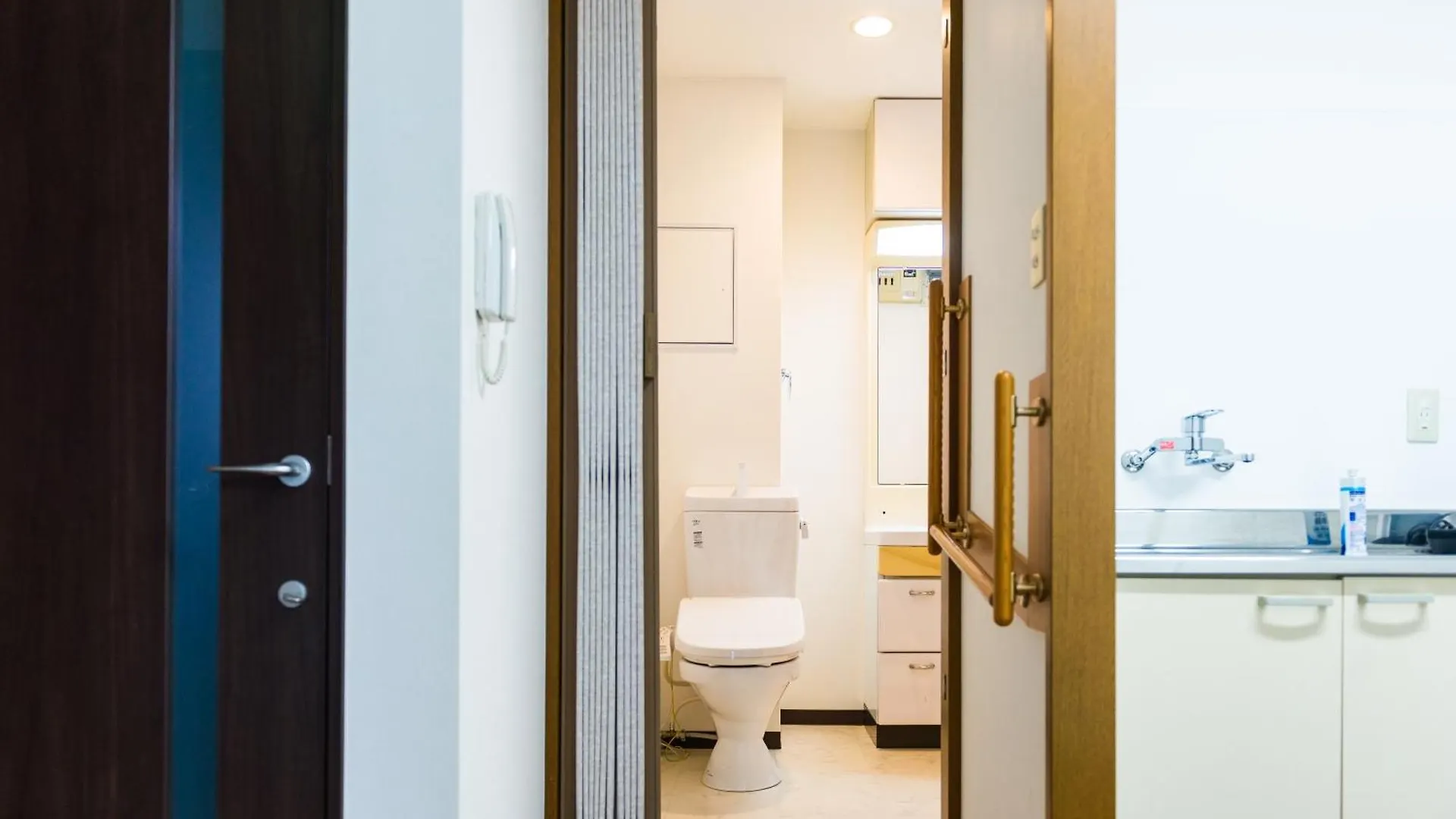 Wings Lodge Osaka Apartment